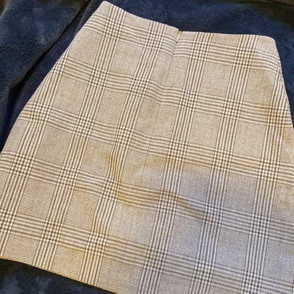 Aritzia Checkered Skirt - Size 00 - Picture 3 of 4
